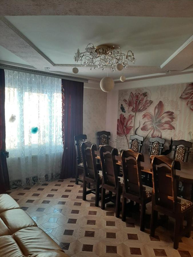 У Ані Lazeshchyna Exterior photo